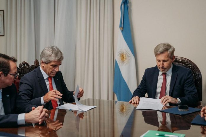 Luis Caputo y Rogelio Frigerio impulsan un nuevo pacto fiscal entre Nación y las provincias
