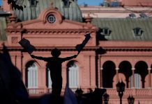 El dilema que atraviesa al Estado: liberar a los empleados para el partido de Argentina o pedirles que se queden