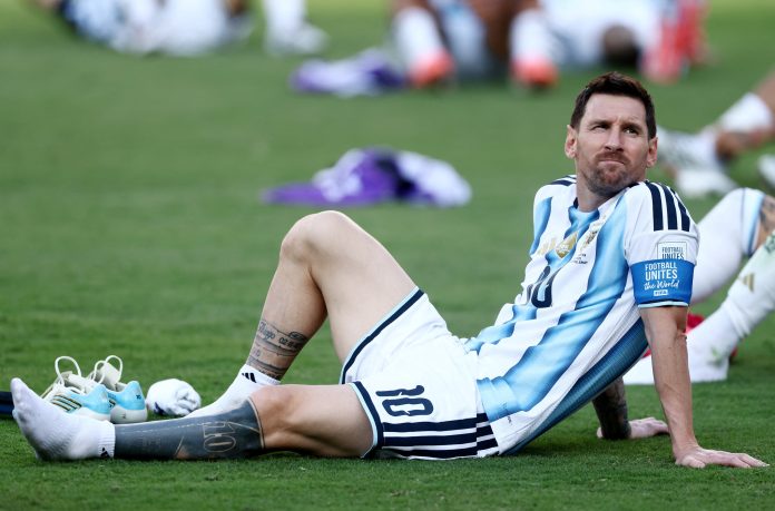 El llanto de Lionel Messi tras perder la final del Mundial y la ovación que recibió de los hinchas argentinos
