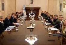 El techo de cristal: la cantidad de mujeres en puestos jerárquicos de la Administración Pública Nacional cayó de 39% al 22% en cuatro años