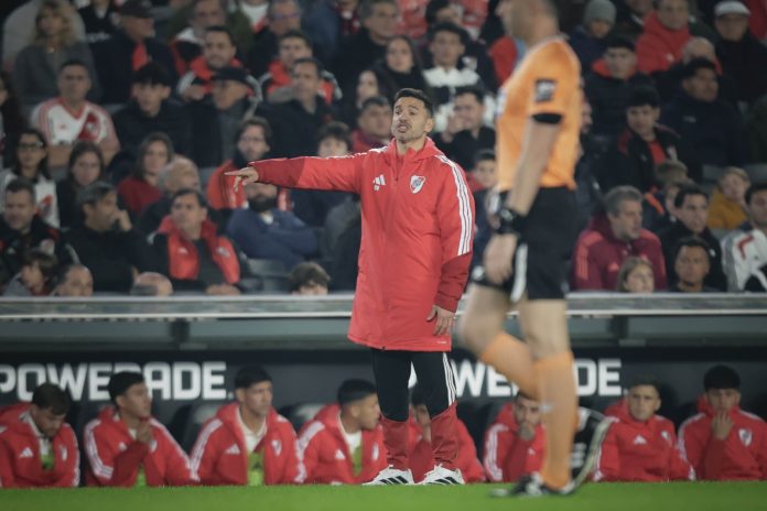 La decisión del cuerpo técnico de River Plate tras la derrota con Barracas Central