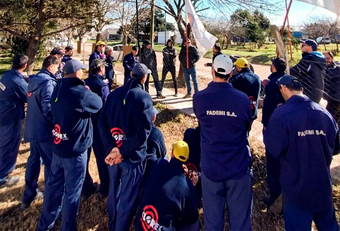 La justicia laboral dictó un fallo favorable a una pyme que sufrió un bloqueo sindical y despidió 35 empleados