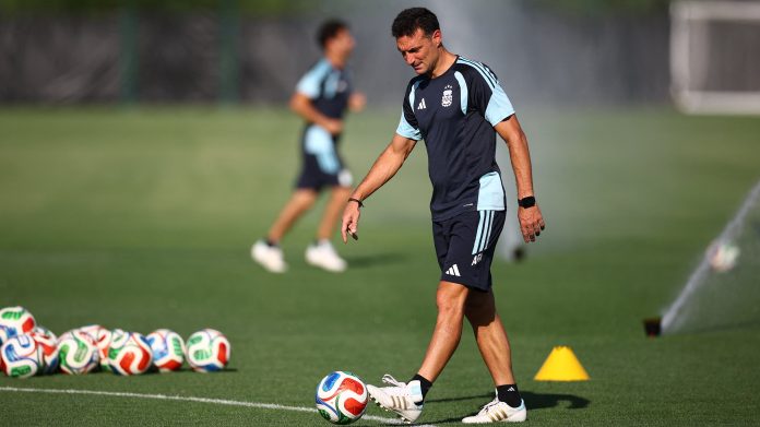 La selección argentina se entrena por primera vez pensando en la final de la Copa del Mundo ante España