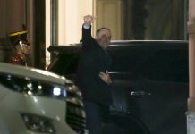La última reunión de Milei con Adorni, desconcierto interno por el triple abrazo y los primeros pasos de Santilli