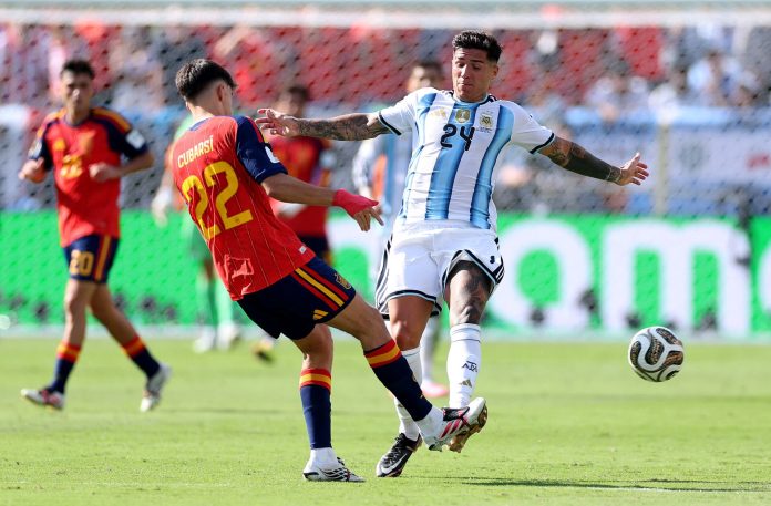 Las polémicas de la final del Mundial entre Argentina y España: la roja a Enzo Fernández, el gol anulado y el gesto de Cucurella