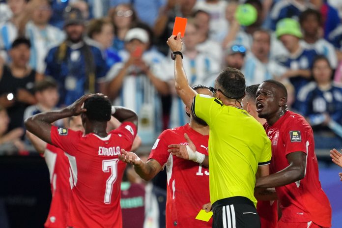 Los seis cambios en las reglas que se aplicaron en el Mundial y ya están en vigencia en el fútbol argentino