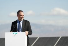 Manuel Adorni presentó su renuncia al directorio de YPF