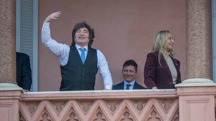 Milei habló de la bandera que mostraron los jugadores de la Selección: «Las Malvinas son argentinas y las vamos a recuperar en el plano diplomático»