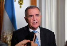 Operaron al gobernador de Tucumán: le colocaron un stent y se recupera en el Hospital Italiano