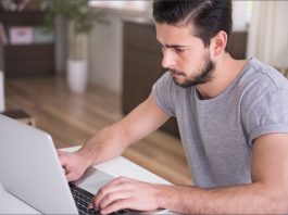 ¿Por qué las letras del teclado no están en orden alfabético?