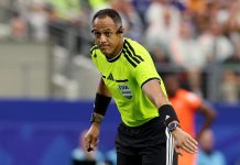 Quién es el árbitro estadounidense que dirigirá a Argentina por la semifinal del Mundial: el antecedente de los Juegos Olímpicos
