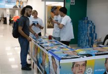Un estudio afirma que el peronismo retiene a más votantes jóvenes que La Libertad Avanza en barrios populares