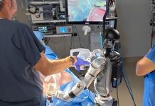 Una operación a distancia con robots humanoides revoluciona la telemedicina