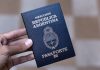 A un año de su anuncio, hay fricción en el Gobierno por la demora del “pasaporte dorado” con el que Milei busca inversiones