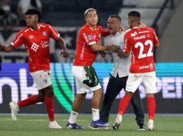 El escándalo que se desató con el entrenador argentino de Cienciano tras la eliminación de Botafogo de la Sudamericana: “Nos faltó el respeto”