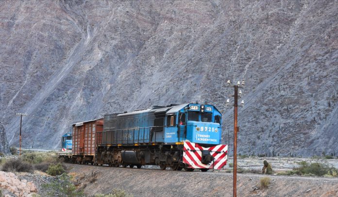 El Gobierno lanzará mañana el llamado a licitación para privatizar el Belgrano Cargas por 50 años: los detalles de concesión