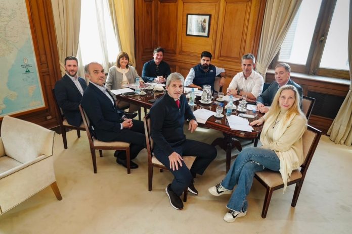 El Gobierno reúne a la mesa política para destrabar la Ley de Tierras y ordenar la agenda del Congreso