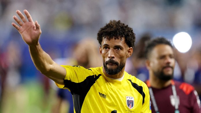 El inesperado club que quiere a Vozinha después de que Colo Colo anunció la contratación del arquero figura del Mundial