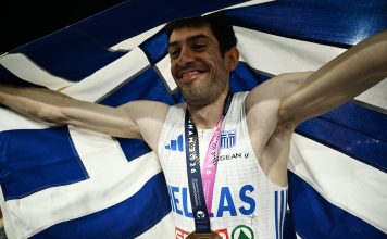 Ganó la medalla de oro en atletismo, pero durante una nota en vivo se dio cuenta de un descuido y su reacción generó la risa del cronista