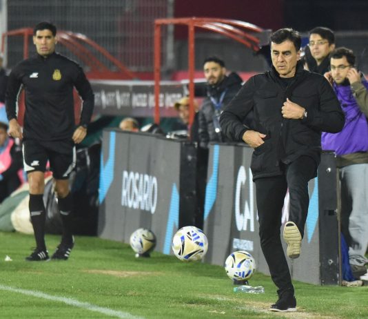 Gustavo Quinteros dejará de ser el entrenador de Independiente tras la categórica derrota ante Atlético Tucumán