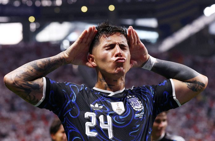 Hostil columna contra Enzo Fernández en un diario inglés en medio de su negociación con Manchester City: “Es la cara del juego sucio”