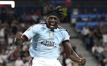 La historia de Brian Madjo, el goleador récord de 17 años y 1,93 de altura que juega en Aston Villa y podría representar a tres países