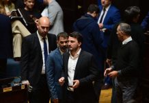 La Libertad Avanza ordenó la conducción en la Legislatura bonaerense tras un acuerdo entre Karina Milei y Santiago Caputo