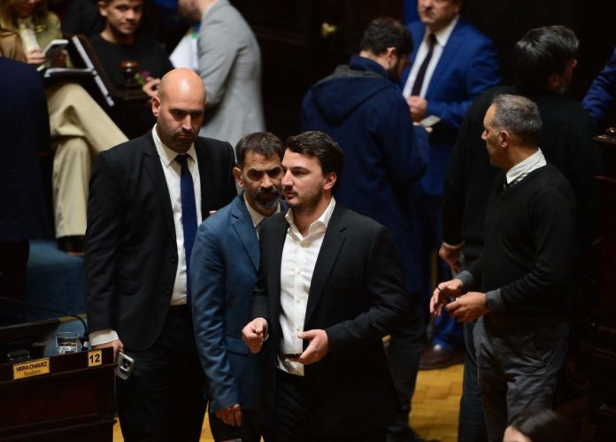 La Libertad Avanza ordenó la conducción en la Legislatura bonaerense tras un acuerdo entre Karina Milei y Santiago Caputo