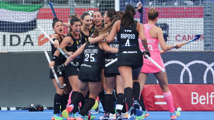 Las Leonas vencieron 2-0 a Escocia y clasificaron a la próxima ronda del Mundial de hockey