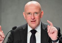 Las revelaciones de Domenico Giani, el hombre que cuidó a tres papas: “Francisco era el más difícil de custodiar”