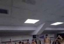 Locura en la Conference League: el presidente del club entró al vestuario con una bolsa de dinero para celebrar la clasificación del equipo