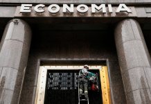 Marcha de los endeudados, en vivo: comenzó la movilización de la CGT y los movimientos sociales hacia el Ministerio de Economía
