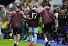 “Ridícula”: la “asistencia fantasma” de Garnacho que desató las bromas en las redes y el golpe que lo sacó del amistoso del Aston Villa