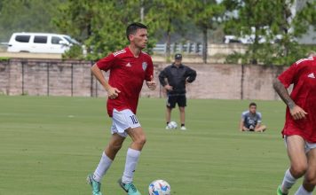 Un futbolista argentino fue detenido por ICE en el aeropuerto de Miami cuando viajaba a jugar un partido
