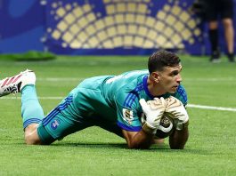 Un histórico de Inglaterra propuso al Dibu Martínez como refuerzo del Chelsea: “Alguien como él tiene que llegar”