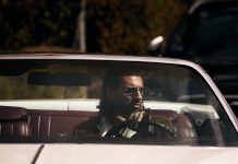 A bordo de un Cadillac de 1970 y con un llamativo look: así llegó una figura del Liverpool a su país para disputar las fechas FIFA