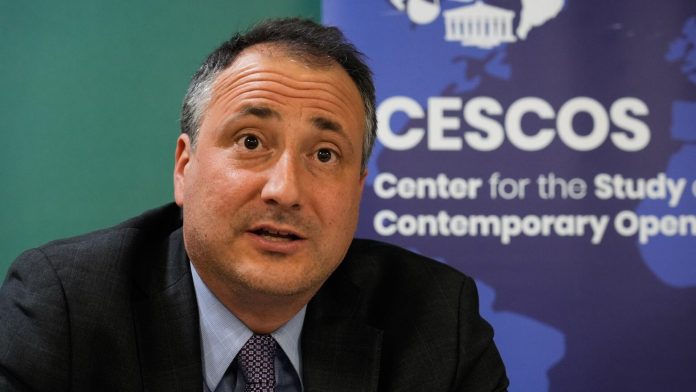 Benjamin Gedan, investigador del Centro Stimson: “Para actuar como mediador por las Malvinas, Trump debe convencer a ambas partes de que es neutral”
