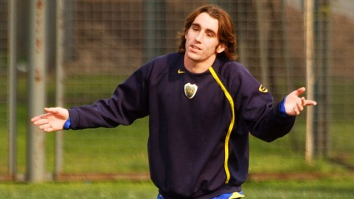 “¿Cuántos años tenés en el fútbol?”: el insólito cruce entre un ex campeón con Boca Juniors y un árbitro en el ascenso