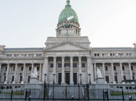 El empleado echado por suplantar a un senador también engañó a un agente con discapacidad y sacó un préstamo millonario