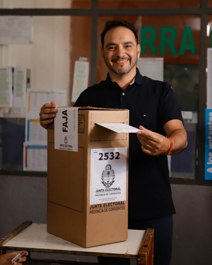 El gobernador de Corrientes anticipó que desdoblará las elecciones: se votaría a mitad de 2027