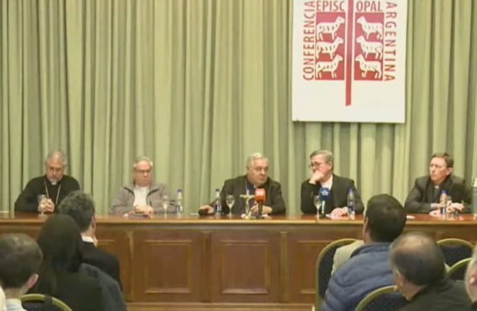 En la antesala de la visita del Papa León XIV, la Iglesia aseguró que hay diferencias con el Gobierno: “No está mal reconocerlas”