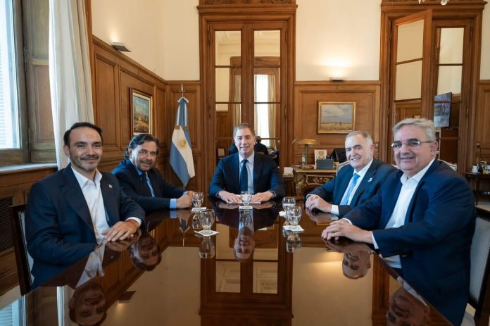 Gustavo Sáenz cuestionó al Gobierno nacional tras la reunión con Santilli: “La paciencia se va acabando”