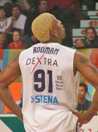 La increíble oferta que recibió Dennis Rodman en un bar de Finlandia para jugar un partido de básquet a los 44 años