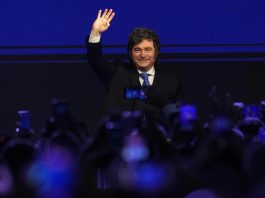 Milei aprovechó el viaje a Misiones para consolidar LLA como opción para el 2027 pero tuvo que esquivar una protesta