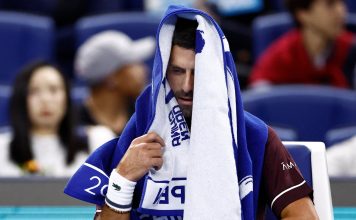 Novak Djokovic volvió a ganar un partido luego de tres meses, pero dejó otra imagen preocupante tras sus recientes problemas de salud