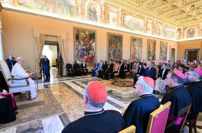 Tras reunirse con el Papa, uno de los líderes de la CGT advirtió que podrían convocar a una medida de fuerza si el Gobierno no abre el diálogo