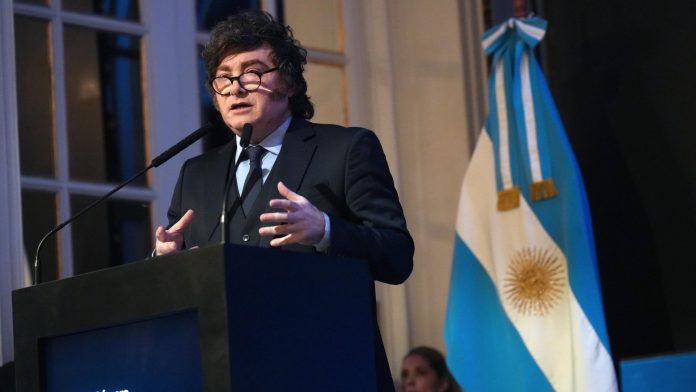 Vaca Muerta y la minería generan dólares, pero el empleo no despega: la advertencia que preocupa al Gobierno