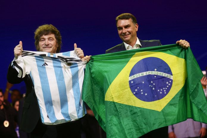 A la espera de los primeros resultados, Milei sigue con optimismo la elección en Brasil y respaldó a Bolsonaro en redes