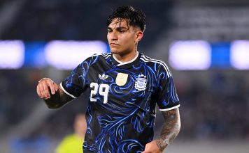 Debutó en la selección argentina, vio a Messi por primera vez y le dio un abrazo inolvidable: el susurro al oído que se hizo viral