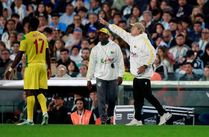 El entrenador de Benín habló de un “punto negro” en la despedida de Messi: “No nos dieron nada”